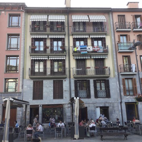 Casa Plaza Berri 6