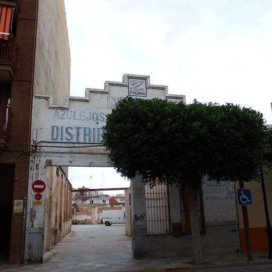 Industrial building at 7 Carrer Colón, Alcàsser