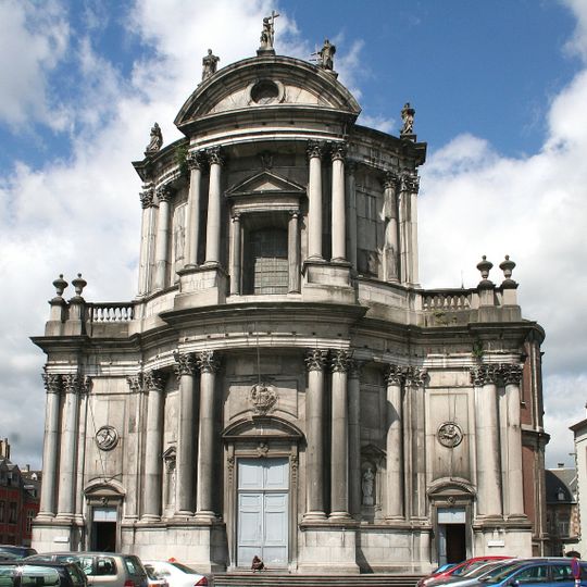 Heiligenbeelden aan de Sint-Aubankathedraal