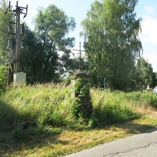 Kříž na rozcestí v Manušicích