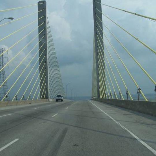 Veterans Memorial Bridge