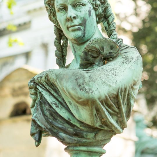 Grave of Lacressonnière