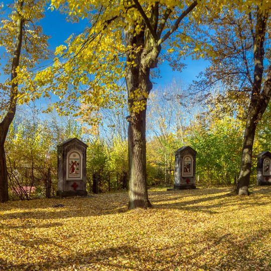 Křížová cesta u kostela Nalezení svatého Kříže