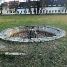 Fontána v parku u zámku ve Vlašimi