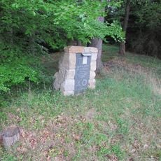 Pomník v lese u Čížkova