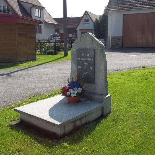 Pomník padlým v druhé světové válce v Obratani