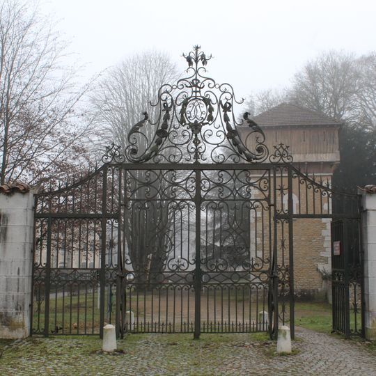 Grille d'entrée du château de la Moussière
