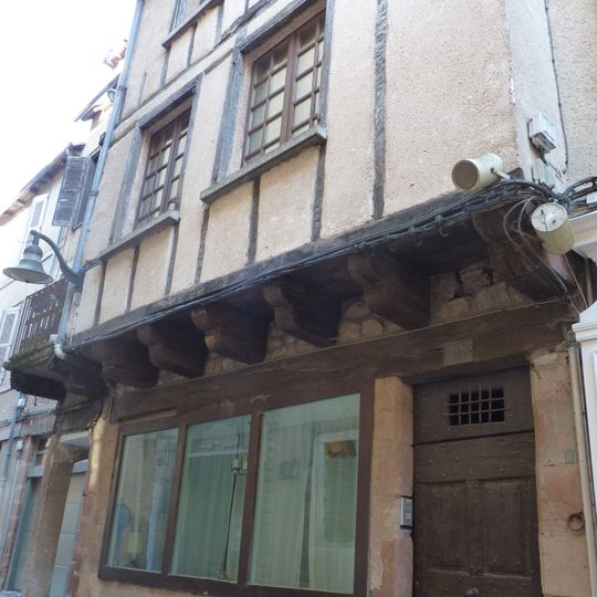 Building at 19 rue de l'Embergue in Rodez
