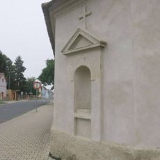 Výklenková kaplička na rohu domu v Brňanech