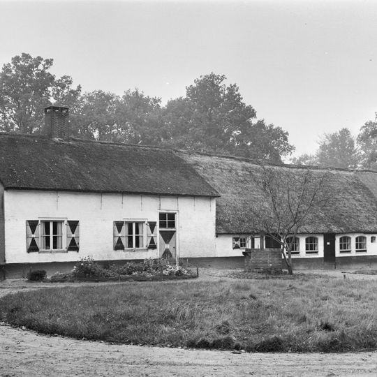 Luchtenburg: langgerekte boerderij