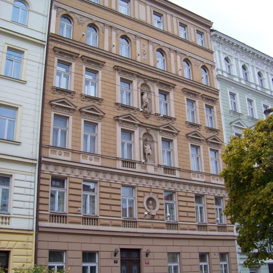 Fügnerovo náměstí 2