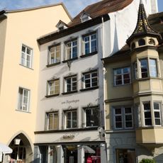 Wohn- und Geschäftshaus