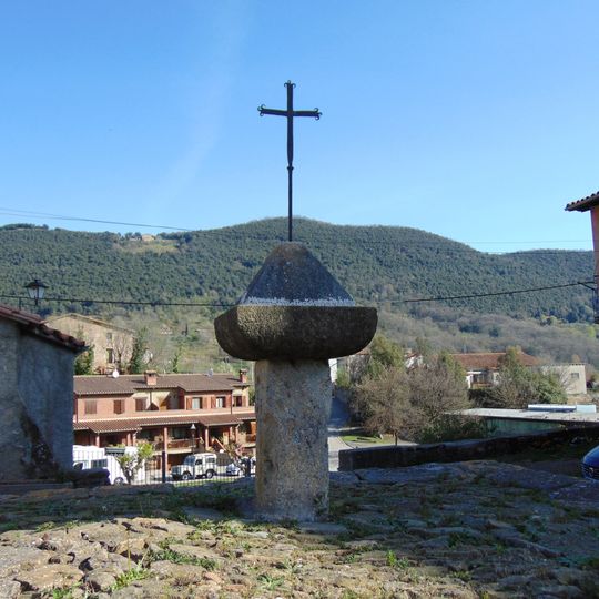 Creu de l'entrada al cementiri de Riudaura