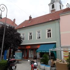 Wohn- und Geschäftshaus