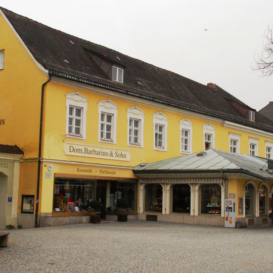 Ehemaliges Amtshaus, jetzt Wohn- und Geschäftshaus