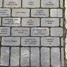 Ławka, dzieło sztuki, posąg