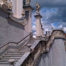 Treppenanlagen mit integr. Figurenbildstöcken