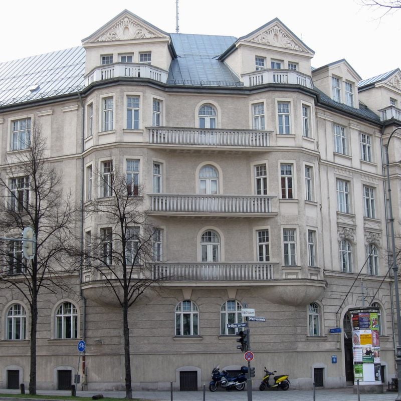 the apartment (adlph deutsch rare3点set) Studio Apartment complex created from 20lbs of (completely