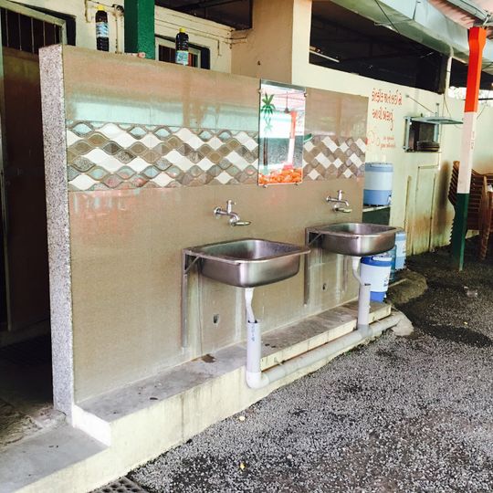 Moin Chicken Center