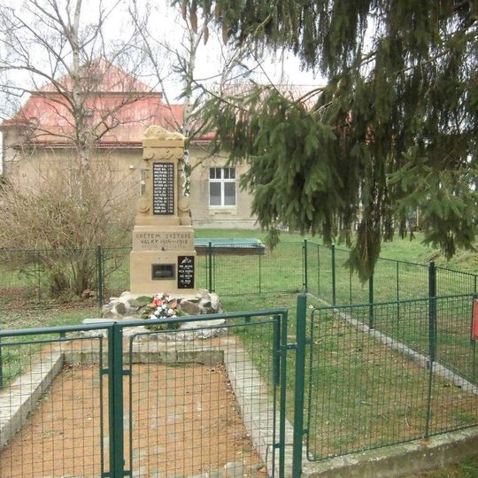 Pomník padlým v Dobrovízi