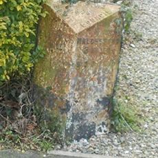 Milepost, London Road at SJ6657751790