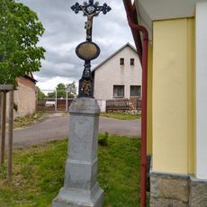 Kříž v Druhlicích u kaple