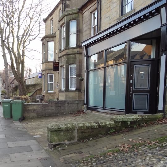 13-17, Bondgate Without