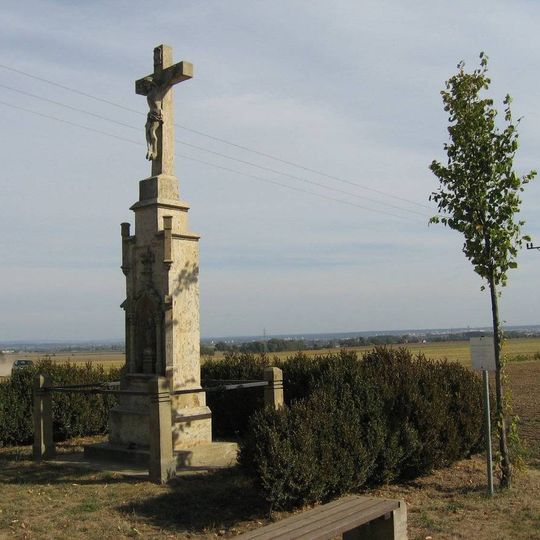 Pamětní "Šrámův" kříž u silnice na východním okraji Rozběřic