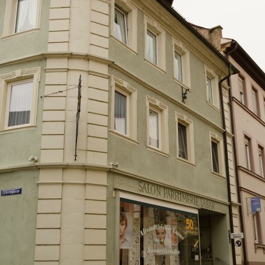 Wohn- und Geschäftshaus