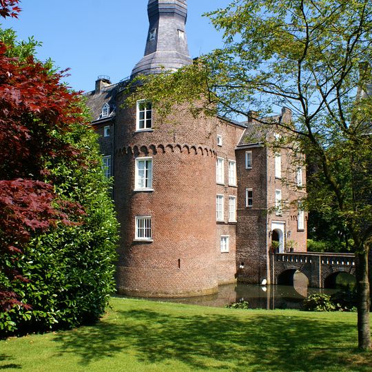 Kasteel Well: brick bridge