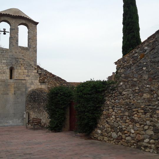 Mas al costat de l'església de Santa Maria de l'Om
