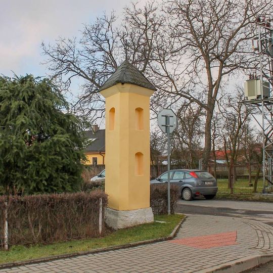 Boží muka uprostřed Bělkovic