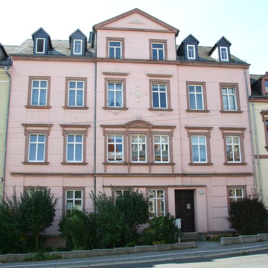 Wohnhaus in geschlossener Bebauung