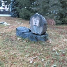 Pomník vyhlášení lesnického parku Bezděz v Hradčanech