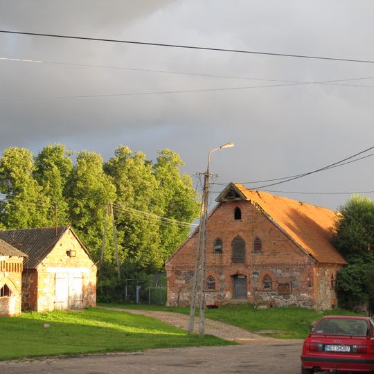 Park dworski z przyległym terenem zabudowy mieszkalnej i gospodarczej