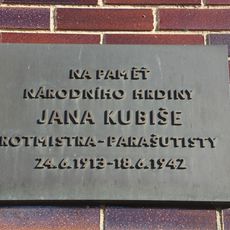 Pamětní deska Jana Kubiše v Dolních Vilémovicích