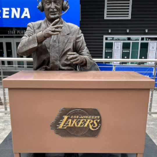 Statue of Chick Hearn