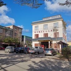 Tayang (kapital sa baranggay sa Republikang Popular sa Tsina, Hainan Sheng, lat 19,29, long 110,50)