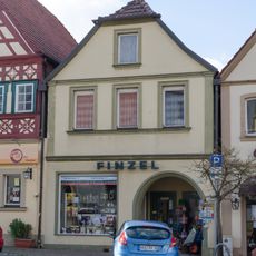 Wohn- und Geschäftshaus