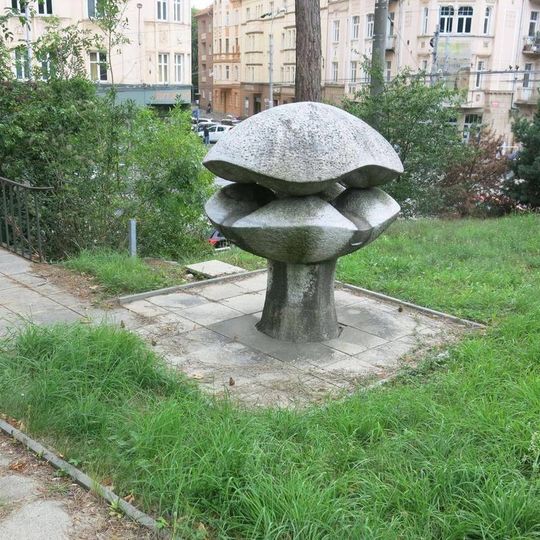 Kamenná plastika u domu Rooseveltova 5154 v Ústí nad Labem