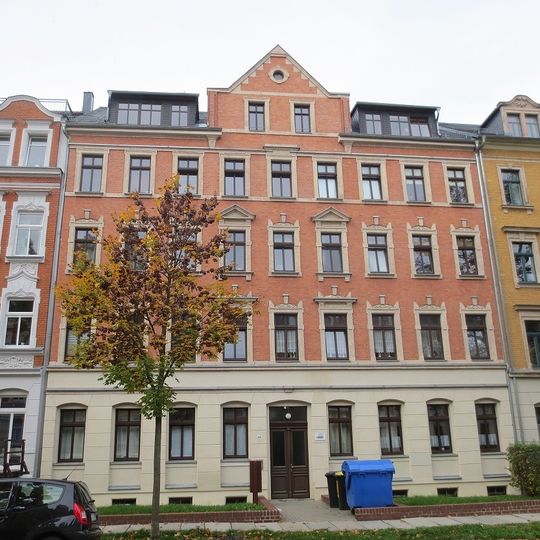 Mietshaus in geschlossener Bebauung mit Vorgarten Ricarda-Huch-Straße 18