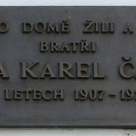 Pamětní deska bratří Čapků v Praze