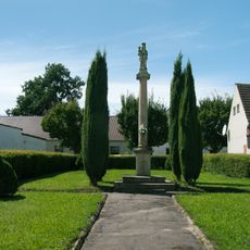 Sloup se sochou Panny Marie