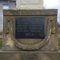 Pomník padlým v 1.světové válce u sochy svatého Václava v Třeboradicích