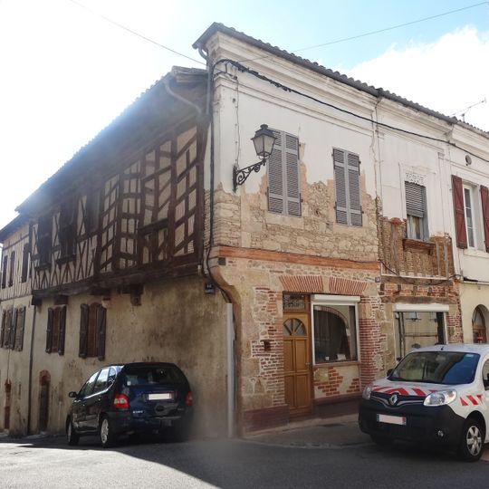 Maison, r.D. 124, coin Paute