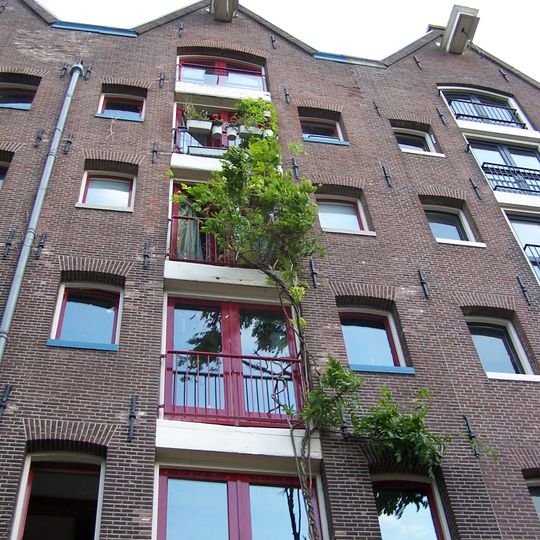Pakhuis met puntgevel