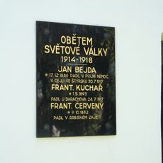 Pamětní deska padlým na kapli ve Zmišovicích