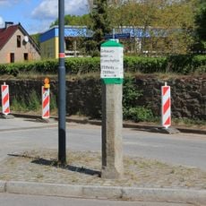 Kamjentny pućnik w Radworju, Pod dubami