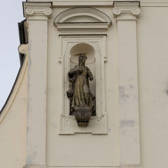 Sochy Zvěstování Panny Marie pod štítem kostela svatého Tomáše v Brně