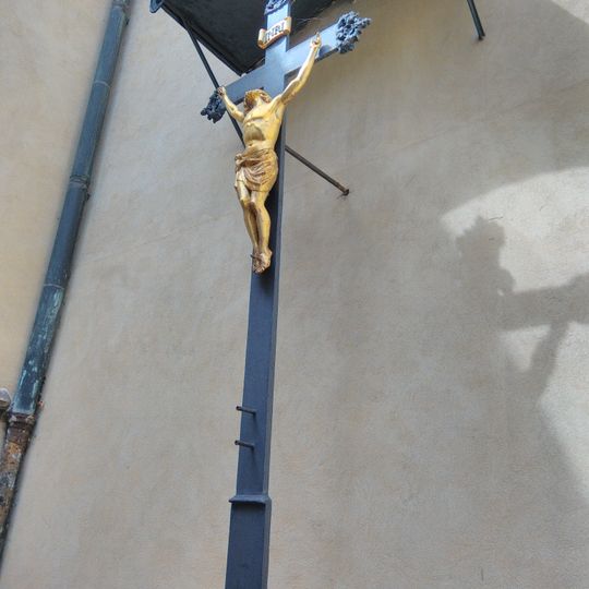 Kříž u kostela svatého Haštala v Praze